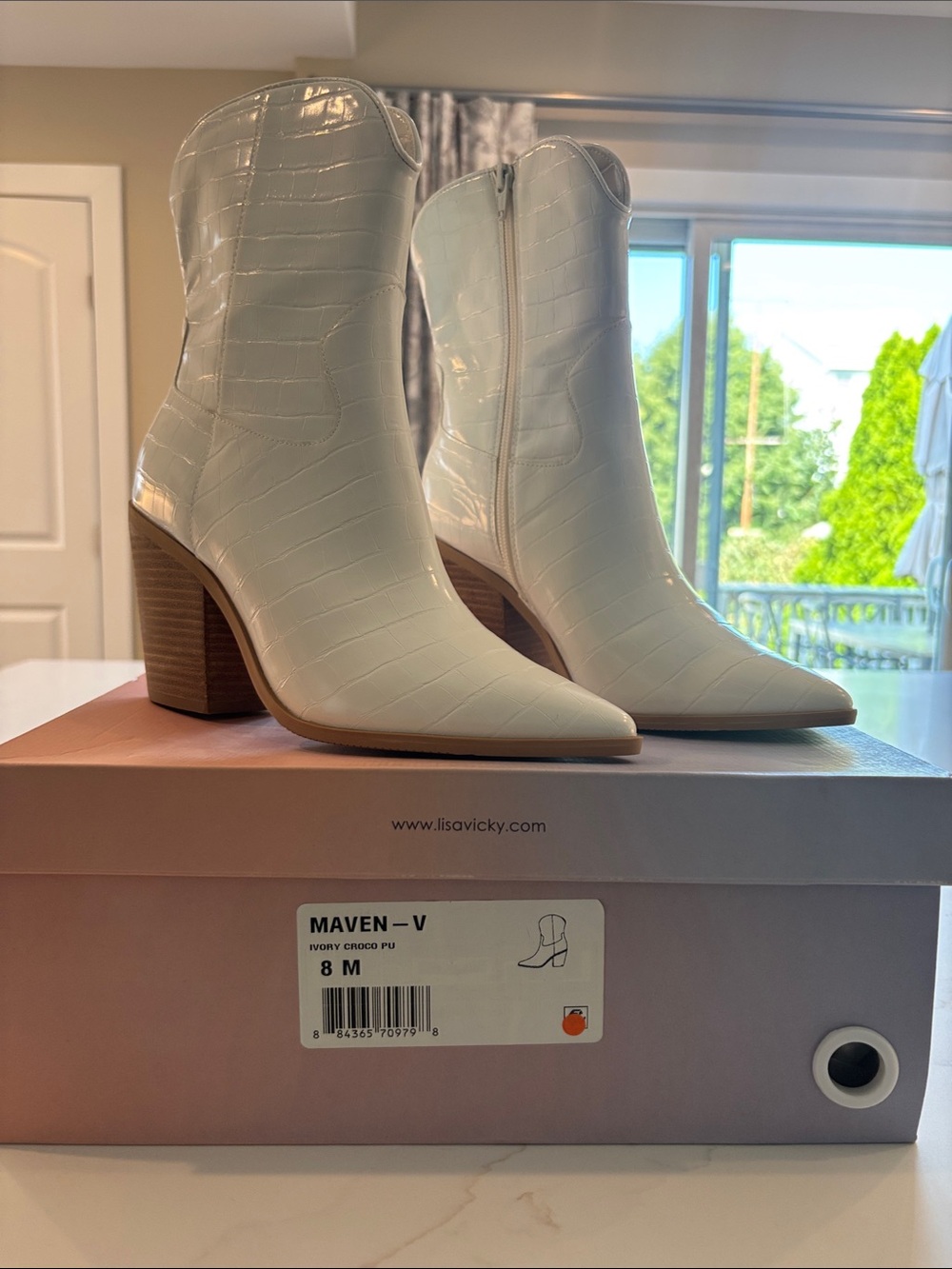 Lisa Vicky - Maven V Ivory Croc-Embossed Western Bootie - Women